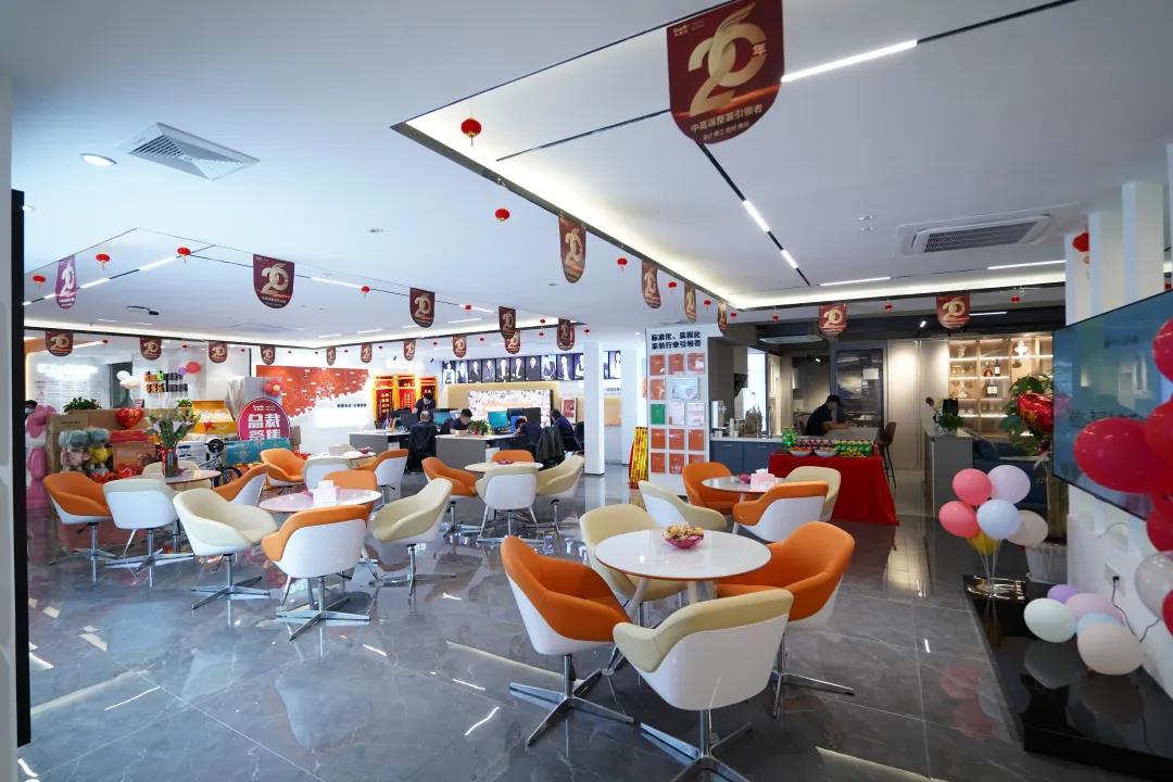 聽說，華美樂這2家店，開業(yè)第一天就被擠爆了！